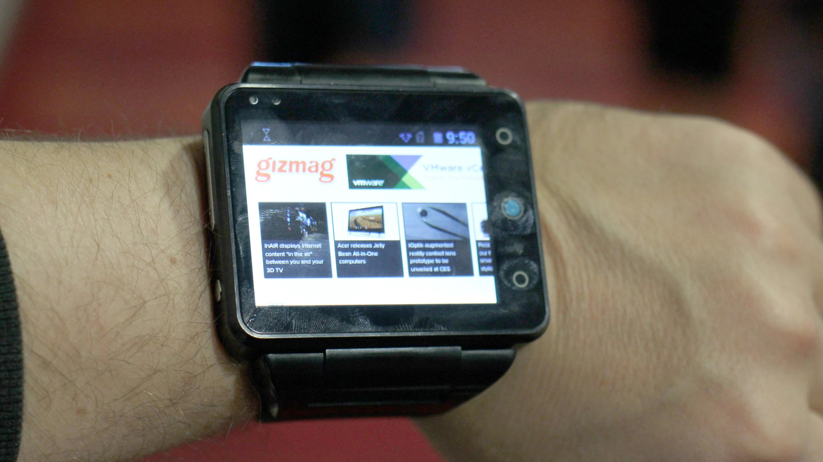 Gizmag goes hands-on with the Neptune Pine, a smartwatch that can actually replace your smartphone