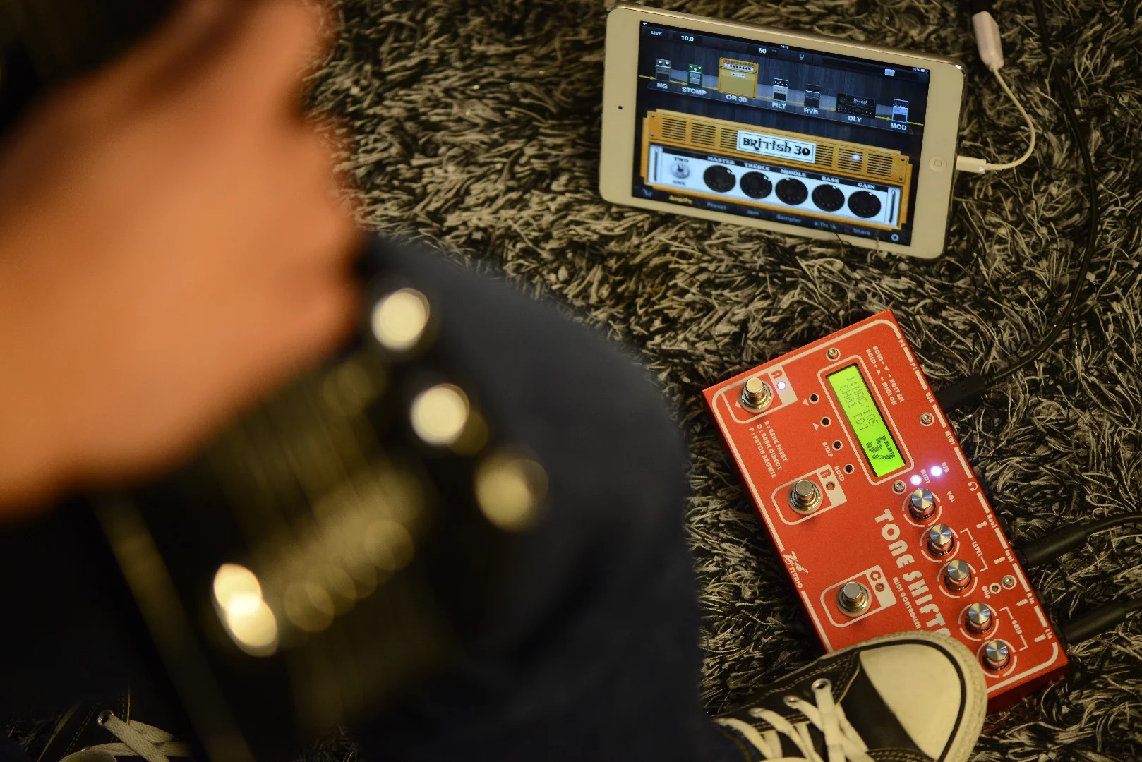 The Tone Shifter 3 allows players to access music creation apps such as AmpliTube, JamUp, Cubase and Guitar Rig running on an iOS device