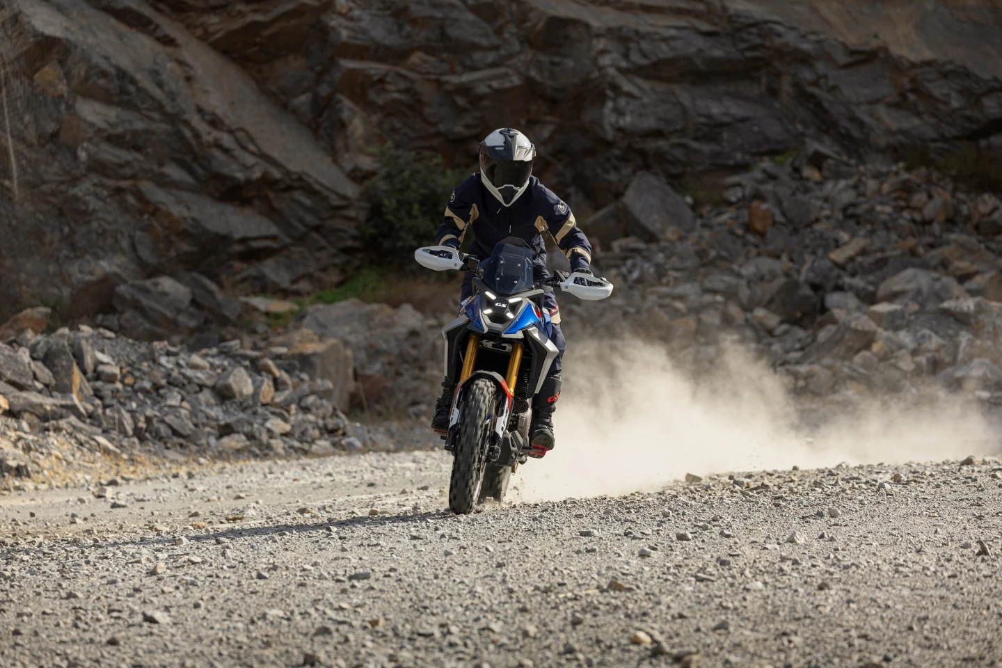 It rides on fully adjustable upside-down front forks and an adjustable monoshock at the back