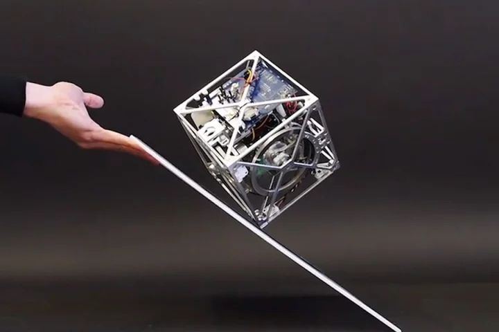 Cubli stays balanced even on a tilted surface