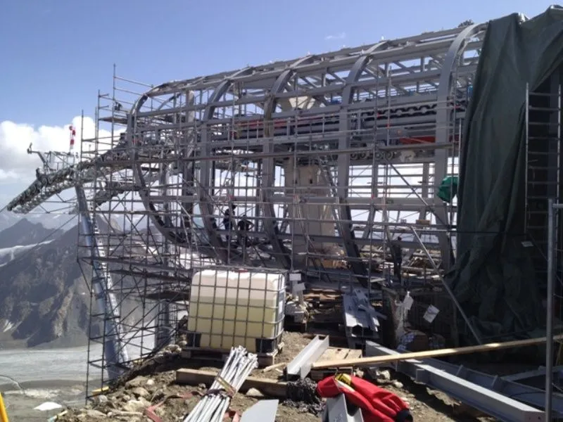 Construction of the Wildspitzbahn cable car and visitor center (Image: Pitztaler Gletscherbahn)