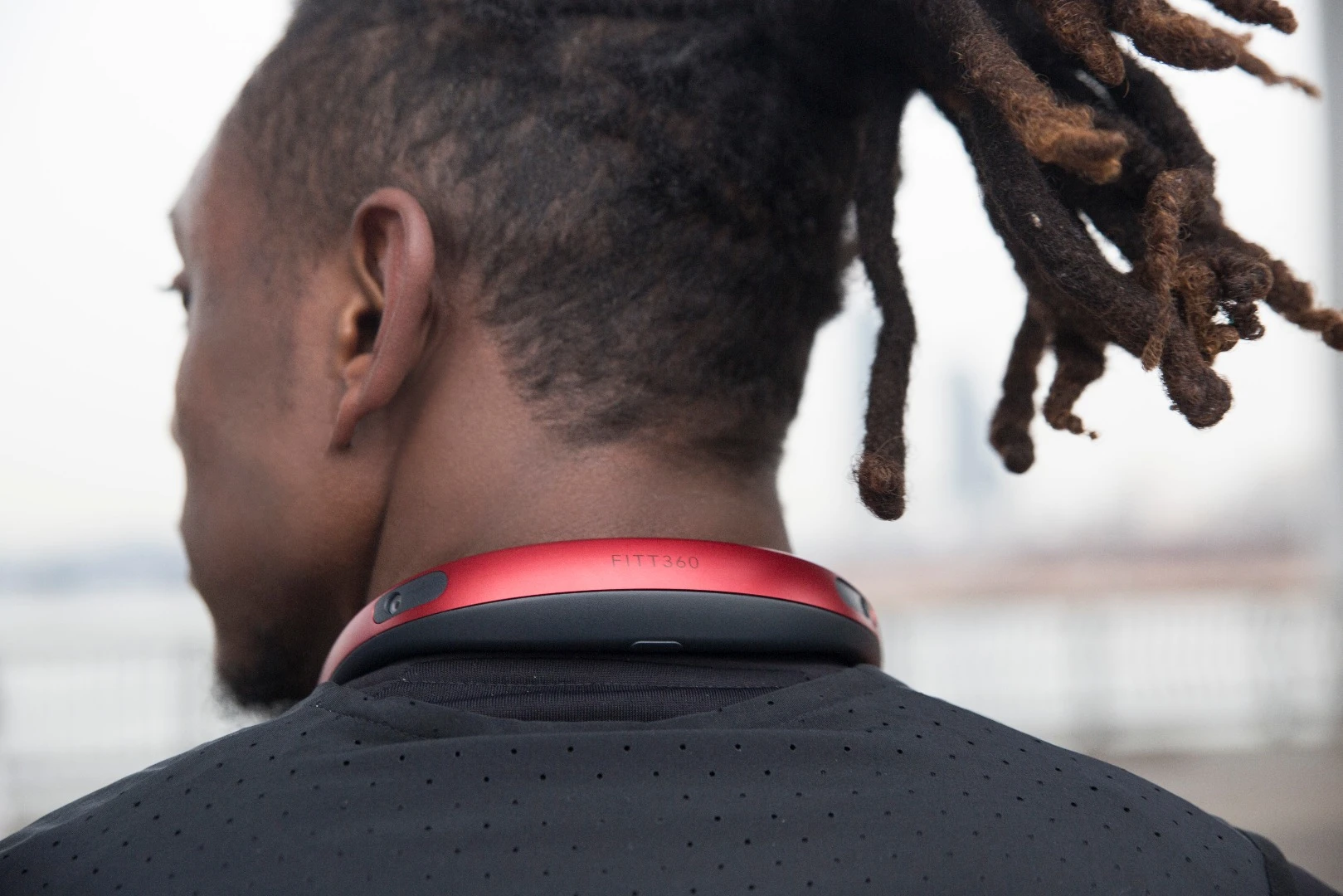 The FITT360 is equipped with three 1080p/30fps cameras – two toward the back, and one in front