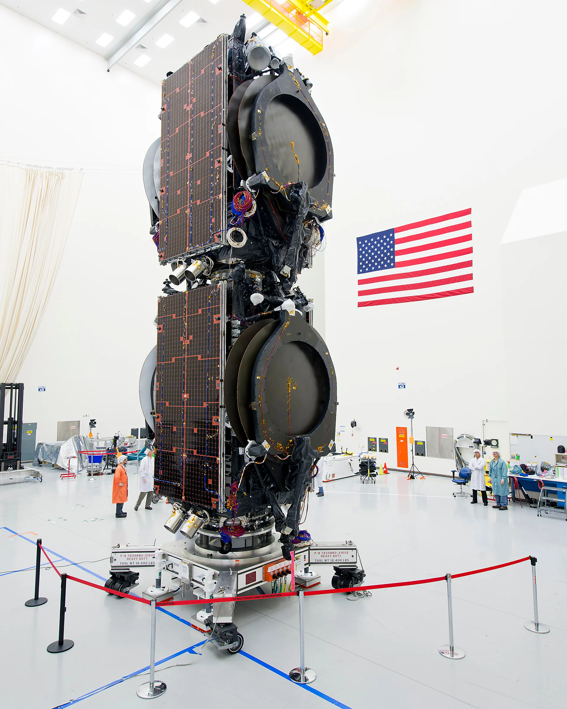 The conjoined Boeing 702SP satellites that are scheduled to launch early in 2015 (Photo: Boeing)