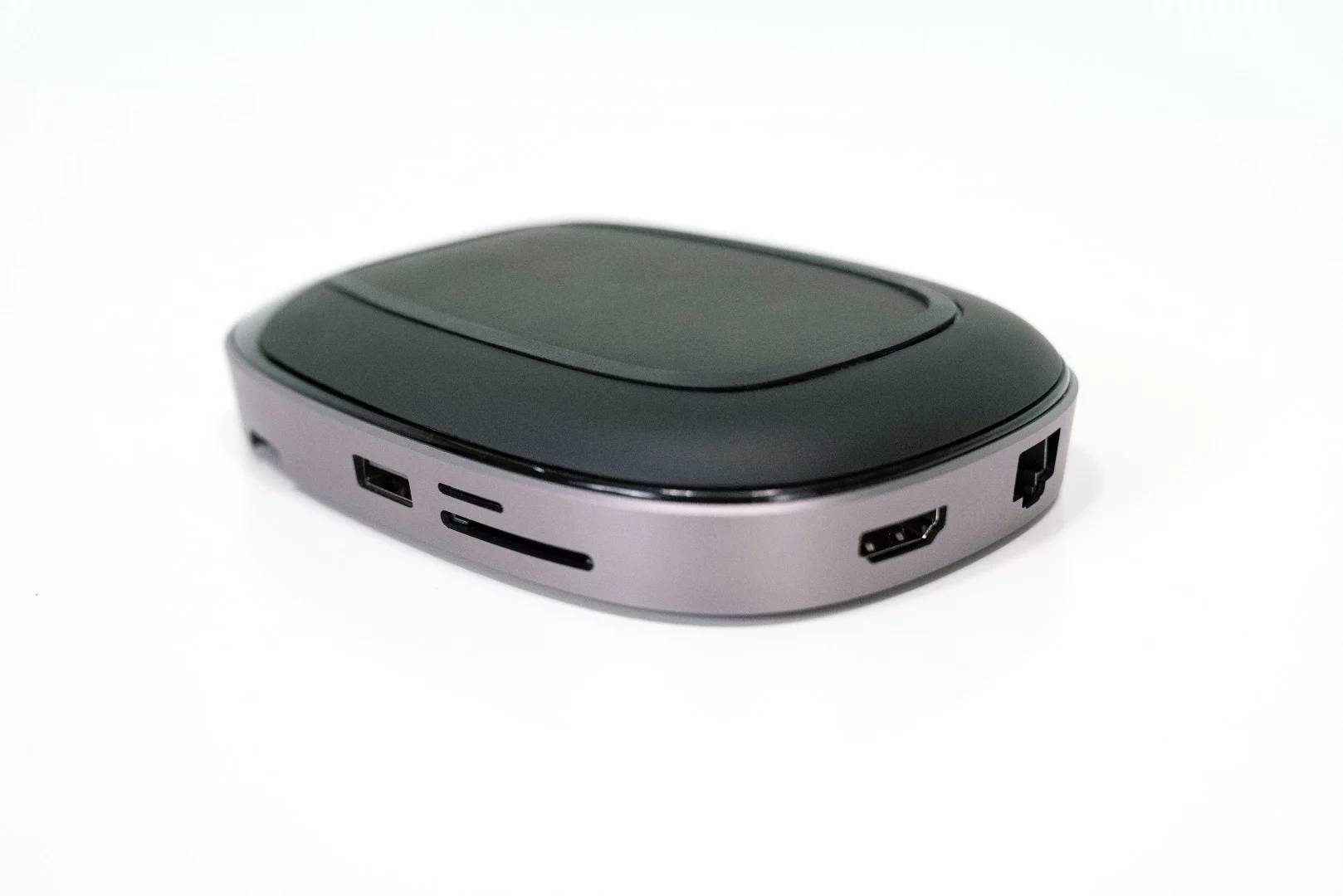 Ports for both SD and microSD are included in the hub