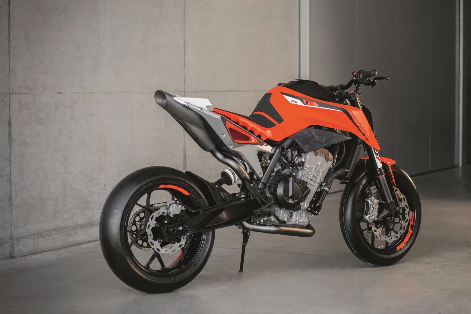 KTM's Duke 790 prototype: that's a bit of a cannon of an exhaust