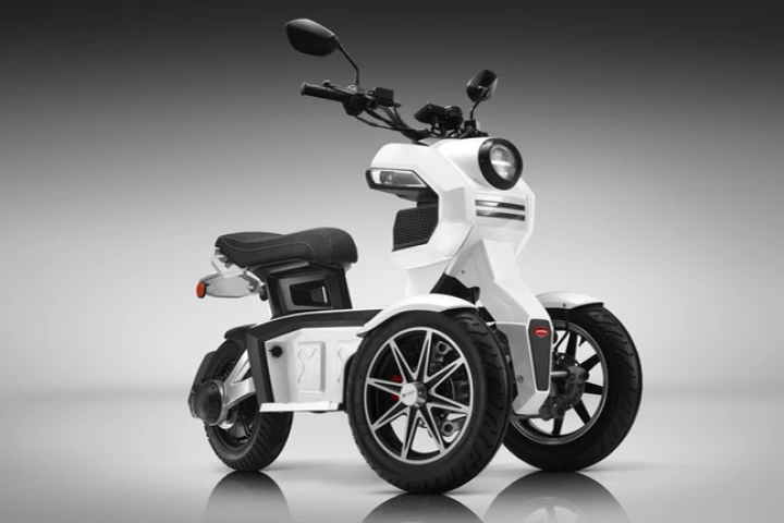 The Doohan EV3 iTank is tilting three-wheeler designed to make commuting a bit easier
