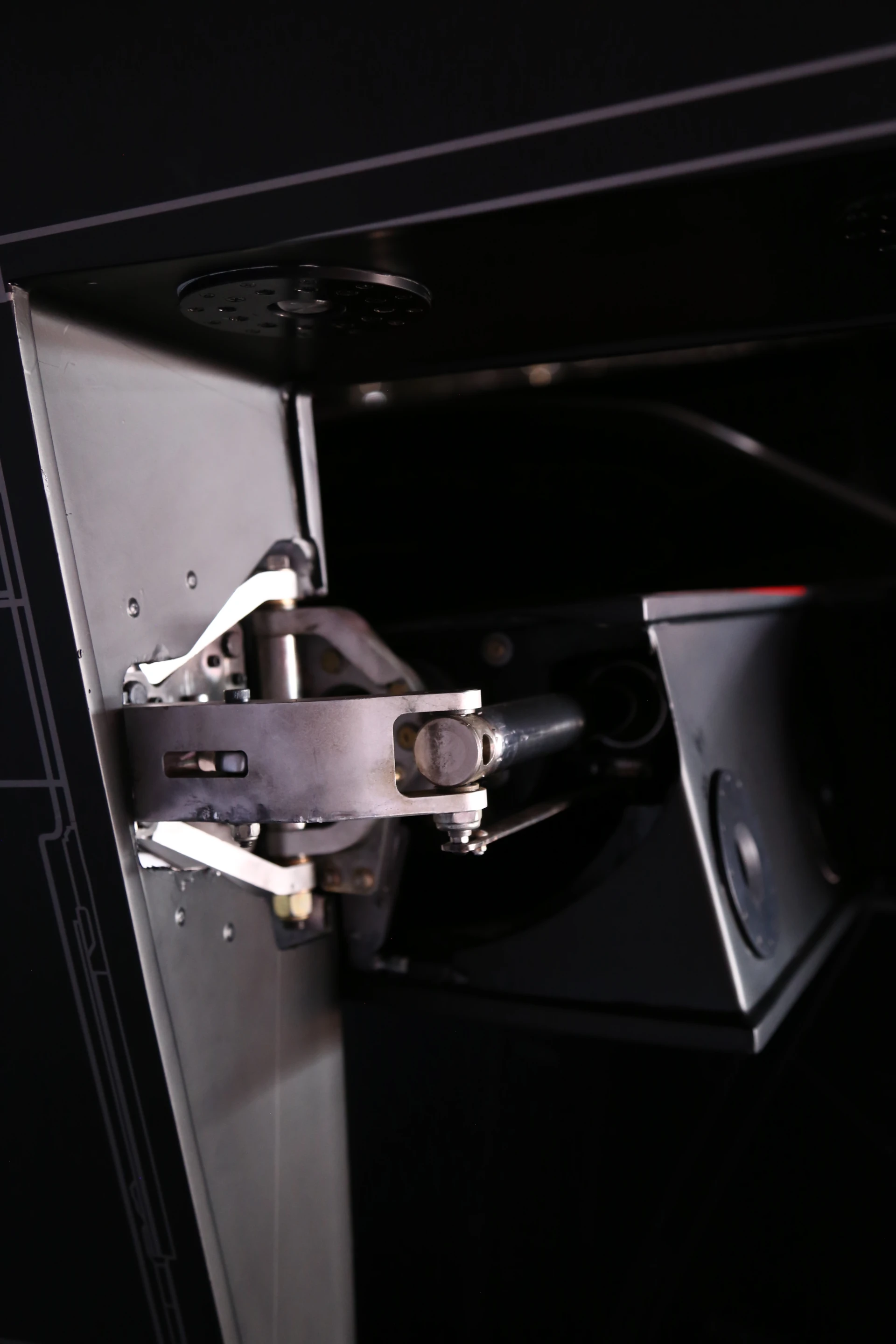 ICON A5 folding-wing mechanism detail (Photo: Angus MacKenzie/Gizmag.com)