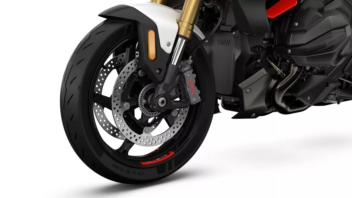 A solid brake setup on the new lighter 17-inch aluminum cast wheels should deliver plenty of precise stopping power.