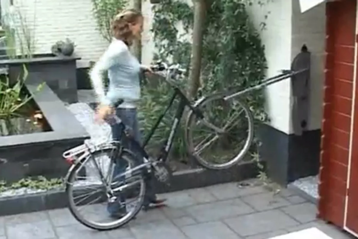 Wheelylift is a wall-mounted parking solution that saves space and effort when parking a bicycle