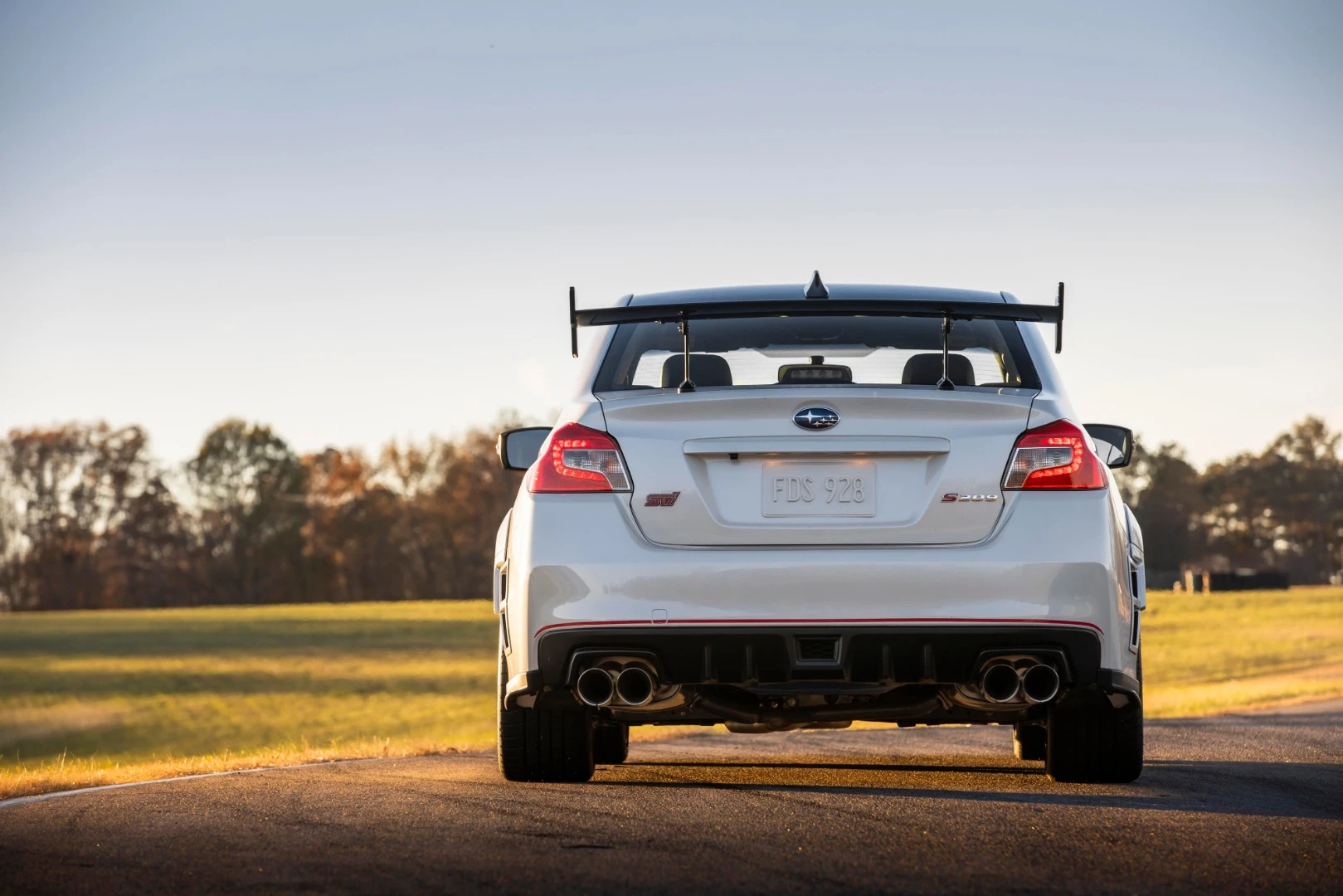 On the exit end of the S209, high-performance mufflers reduce airflow resistance by 17 percent and hand-polished stainless exhaust tips add acoustics