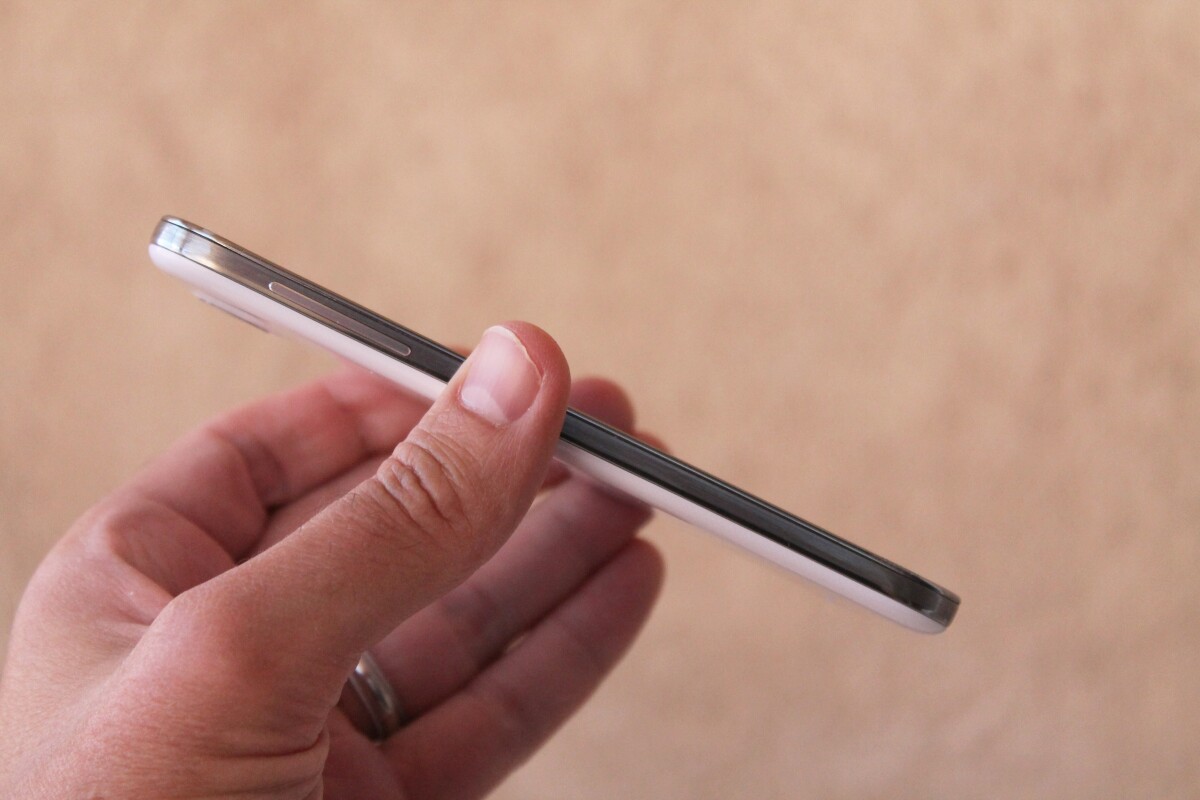 Side view of the Galaxy S4