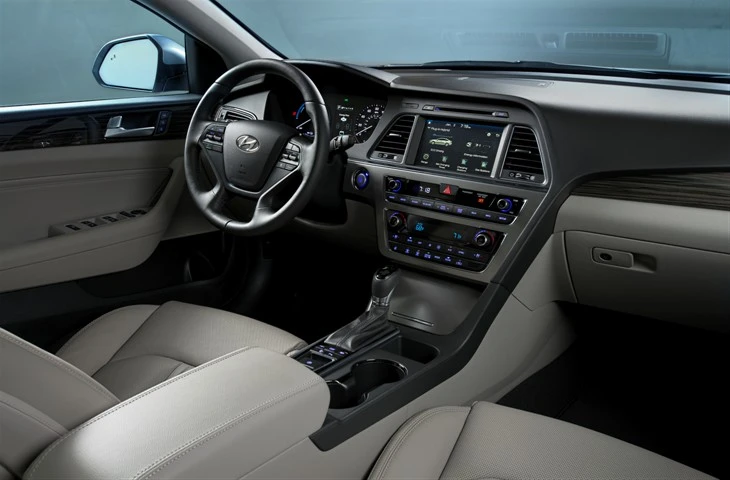 The Sonata PHEV features a rather cool "Blue Link" smartphone app