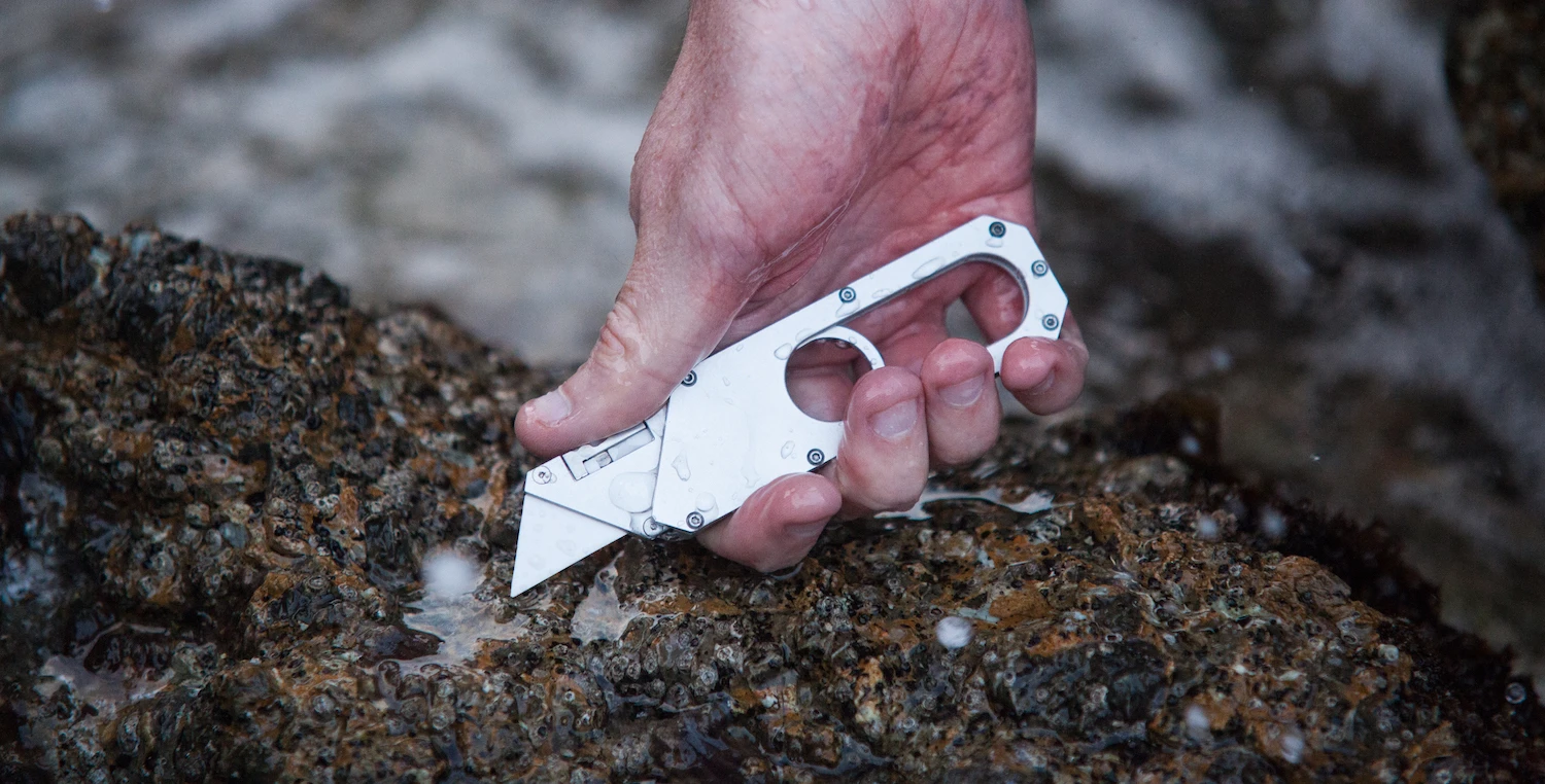The Maker Knife measures just 7.7 mm (0.3 in) thick