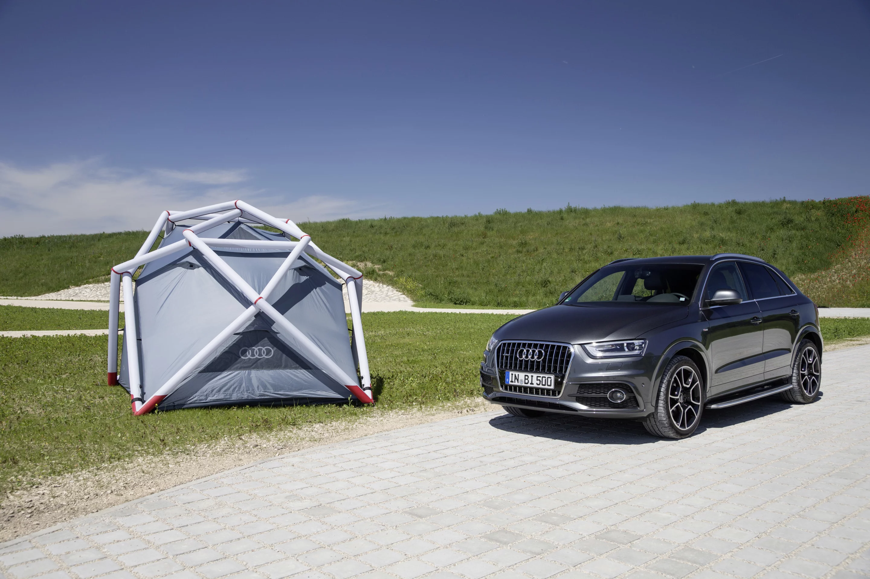 Audi Q3 with Heimplanet tent
