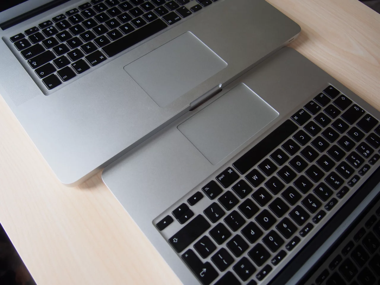 11-inch MacBook Air size, compared with 15-inch MacBook Pro (non-Retina)