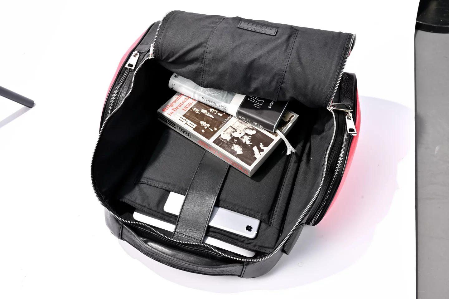 Inside the SeeOn180° backpack are special pockets for laptops and tablets