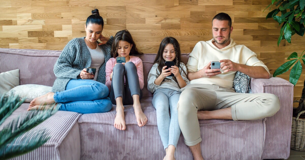 Active parents help reduce kids’ sedentary habits Active parents help reduce kids’ sedentary habits