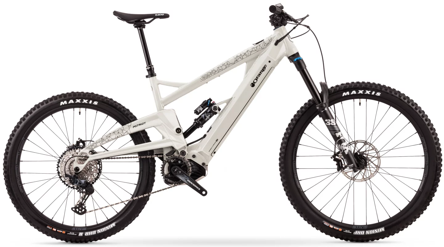 The 2024 Patriot LE E.P.O. features a Bosch Performance Line CX motor and PowerTube battery, an aluminum frame with Strange powerlink shock, mixed-size wheels and SRAM braking