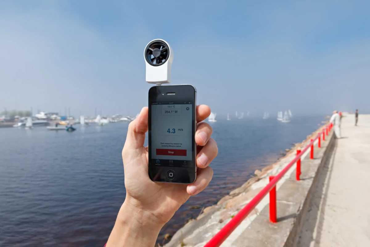 Shaka is a tiny wind meter that works with the iPhone