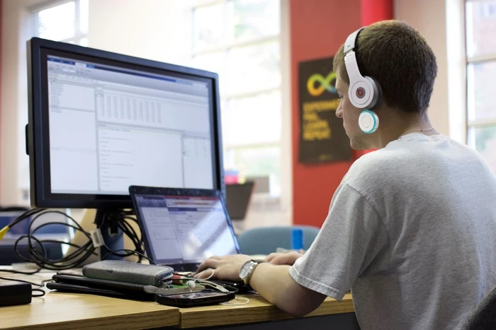 Users will just need to unplug the audio cable from their headphones, plug in the Spiro X1 and power up, pair with a source player and bop to the beat