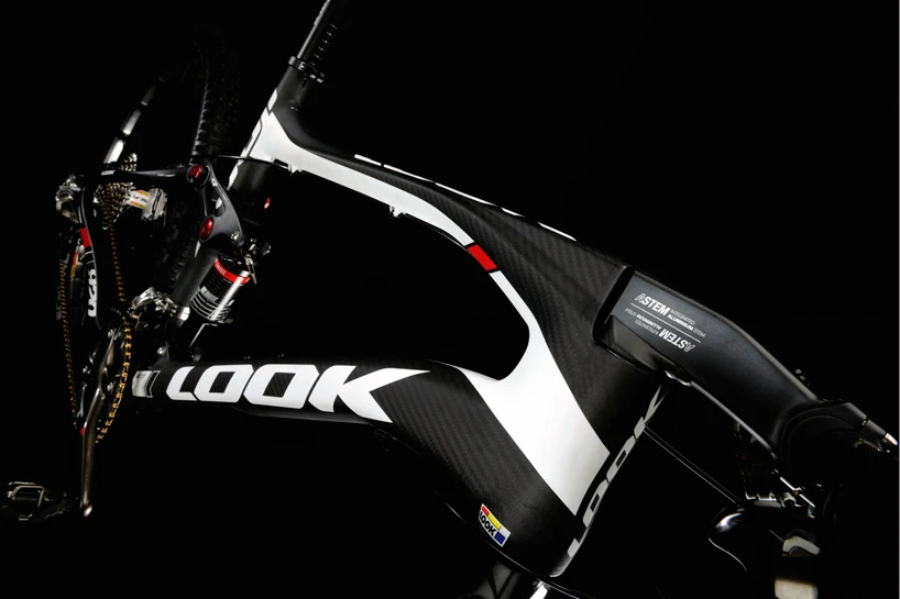 The Look 920 mountain bike features a handlebar stem that is integrated into the top tube, giving the bike a unique appearance