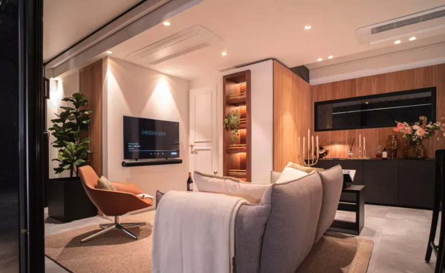 Multimedia system, a living room that looks like home, an island kitchen with high-end appliances, smart home-grade controls and more – yeah, that won't come cheap