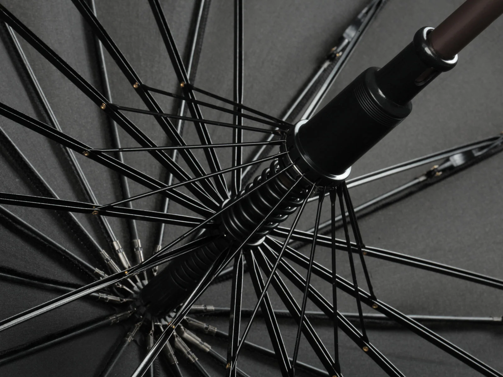 The manufacturers describe Kisha's opening and closing mechanism as "perfect"
