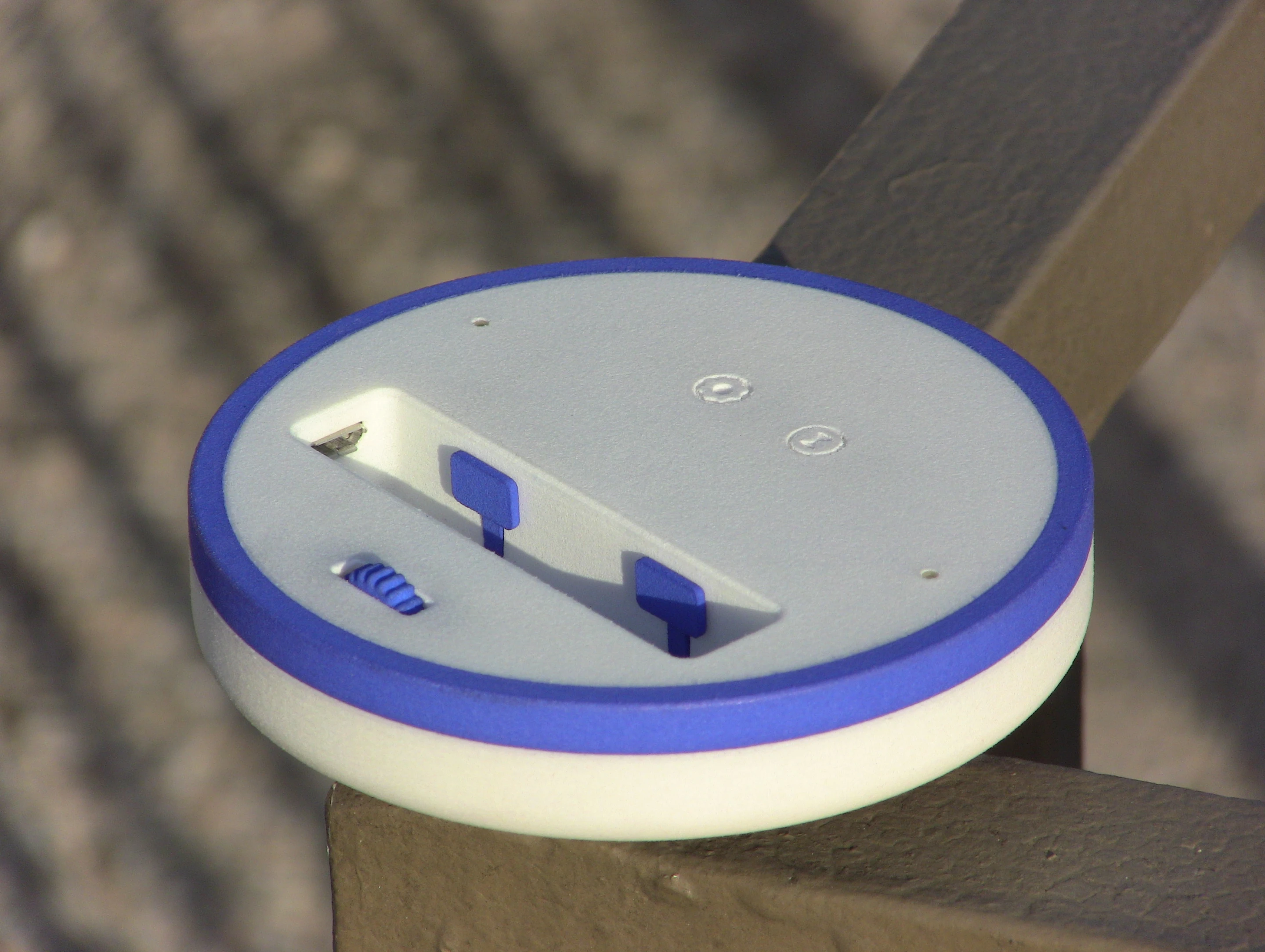 Users control the Spinpod via its capacitive touch buttons and LED indicators with a series of presses and swipes