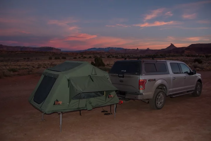 The Hitch 'n Pitch's extendable legs help to level the tent out