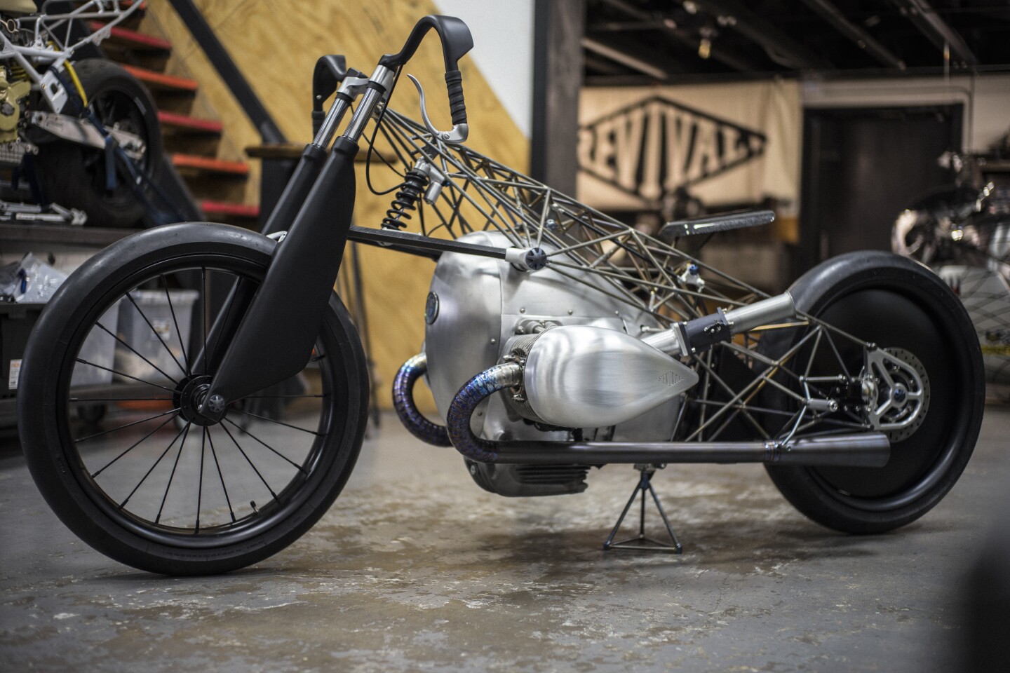 Six weeks ago (in April, 2019), a second custom bike using the BMW prototype engine appeared at the annual Handbuilt Show in Austin, Texas. Austin is also the home of renowned American custom craftsman Alan Stulberg's Revival Cycles, and the 'Revival Birdcage' show bike was clearly inspired by Ernst Hennes' speed record BMW machinery from the late 1920s and early 1930s, which wore similar polished aluminum teardrop valve-gear covers.