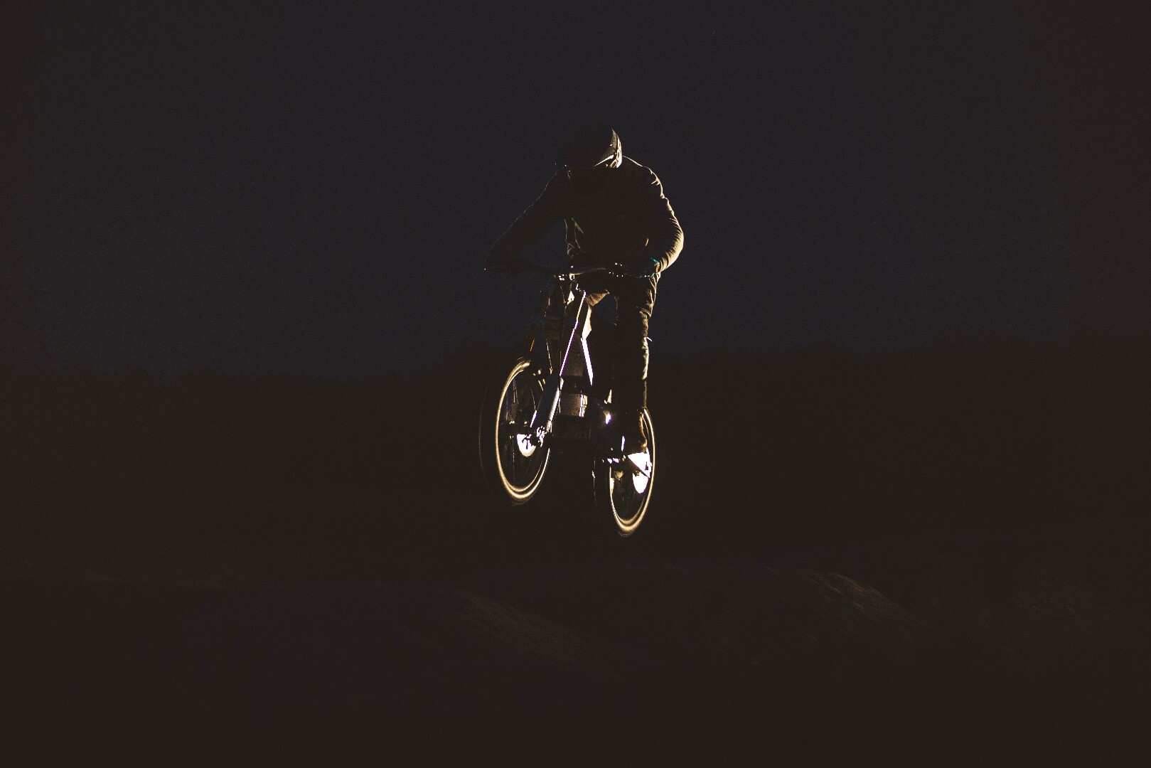 Cake electric dirt bike leaves behind plenty of dust but no emissions