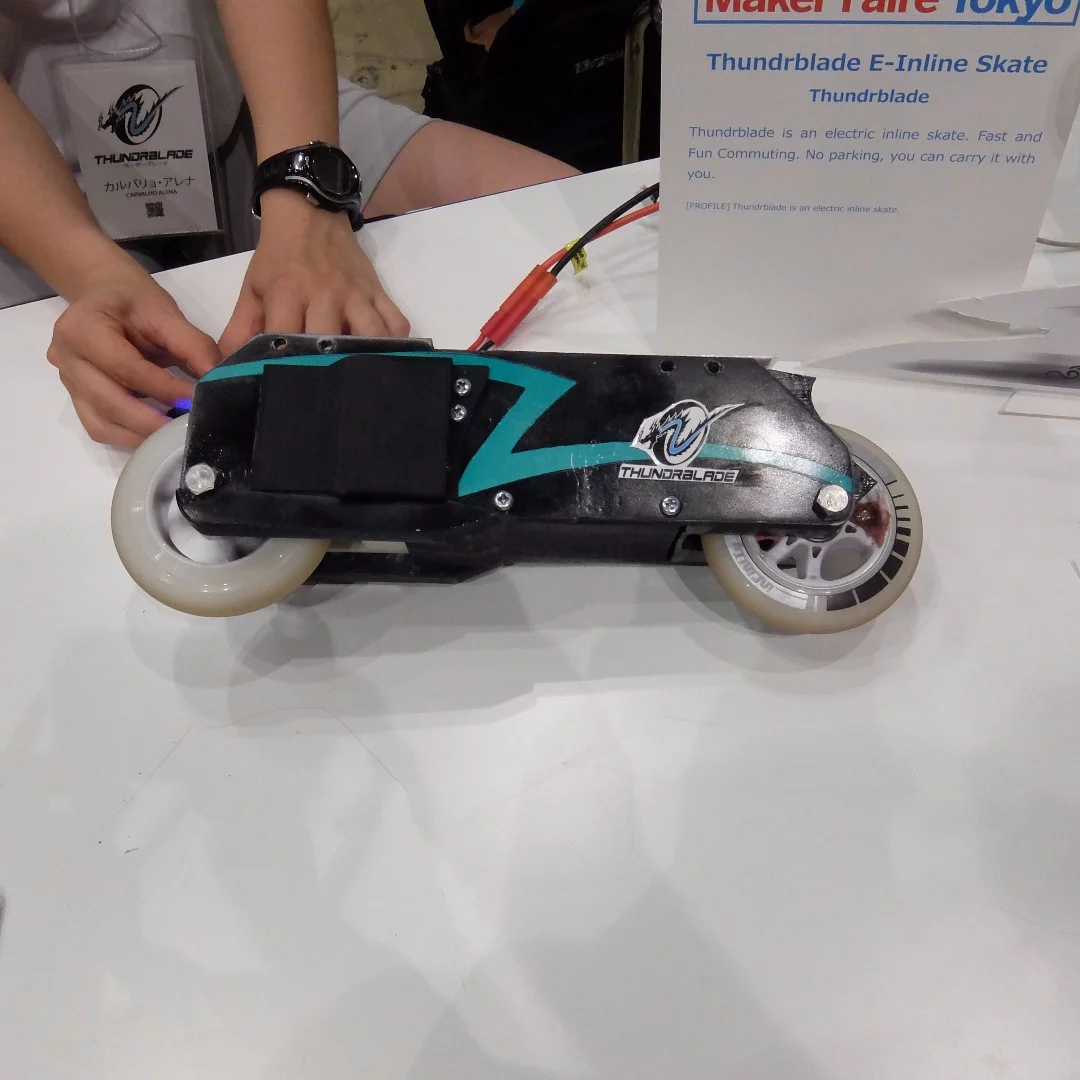 Still at prototype stage (unfortunately) the Thundrblade electric powered inline skate base clips onto your favorite boots – they feature regenerative braking and is operated through a wireless controller