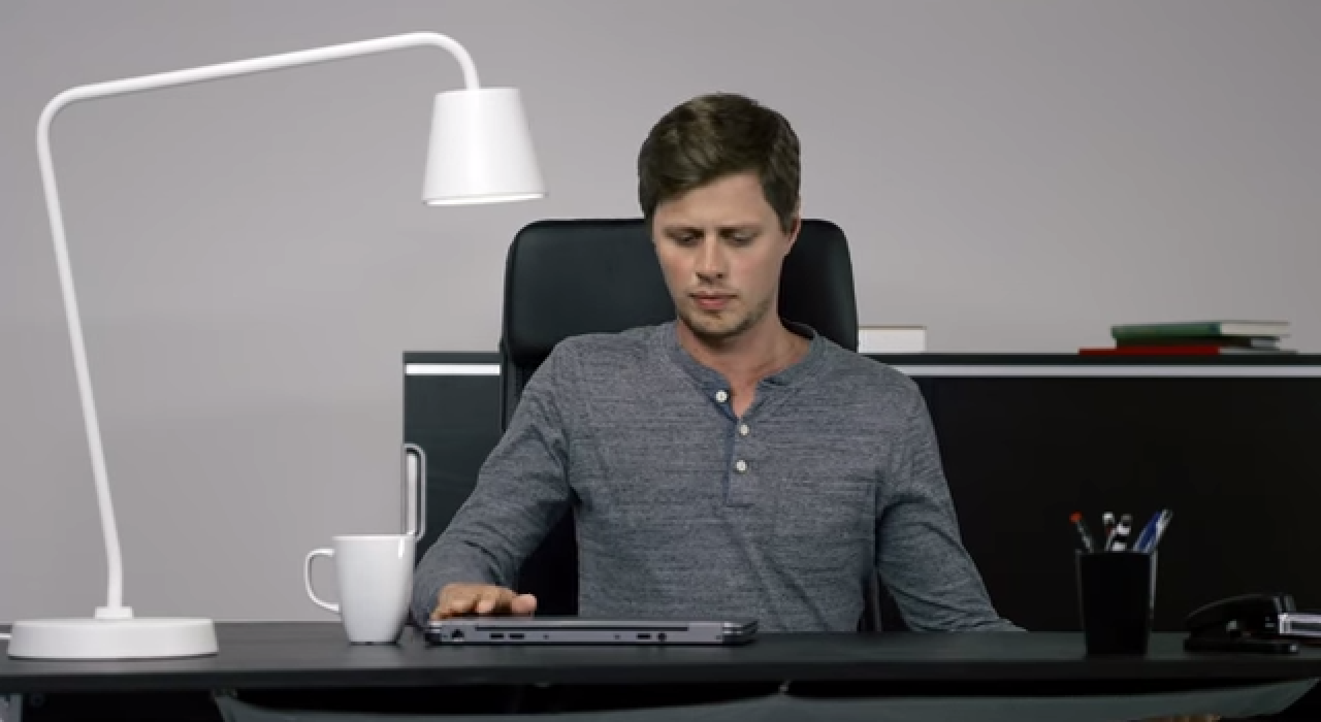 Ikea's adjustable Bekant desk looks to bring you to your feet