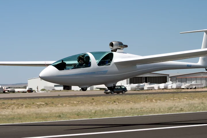 A low pass of the BonusJet (Image: Bill Pearson)