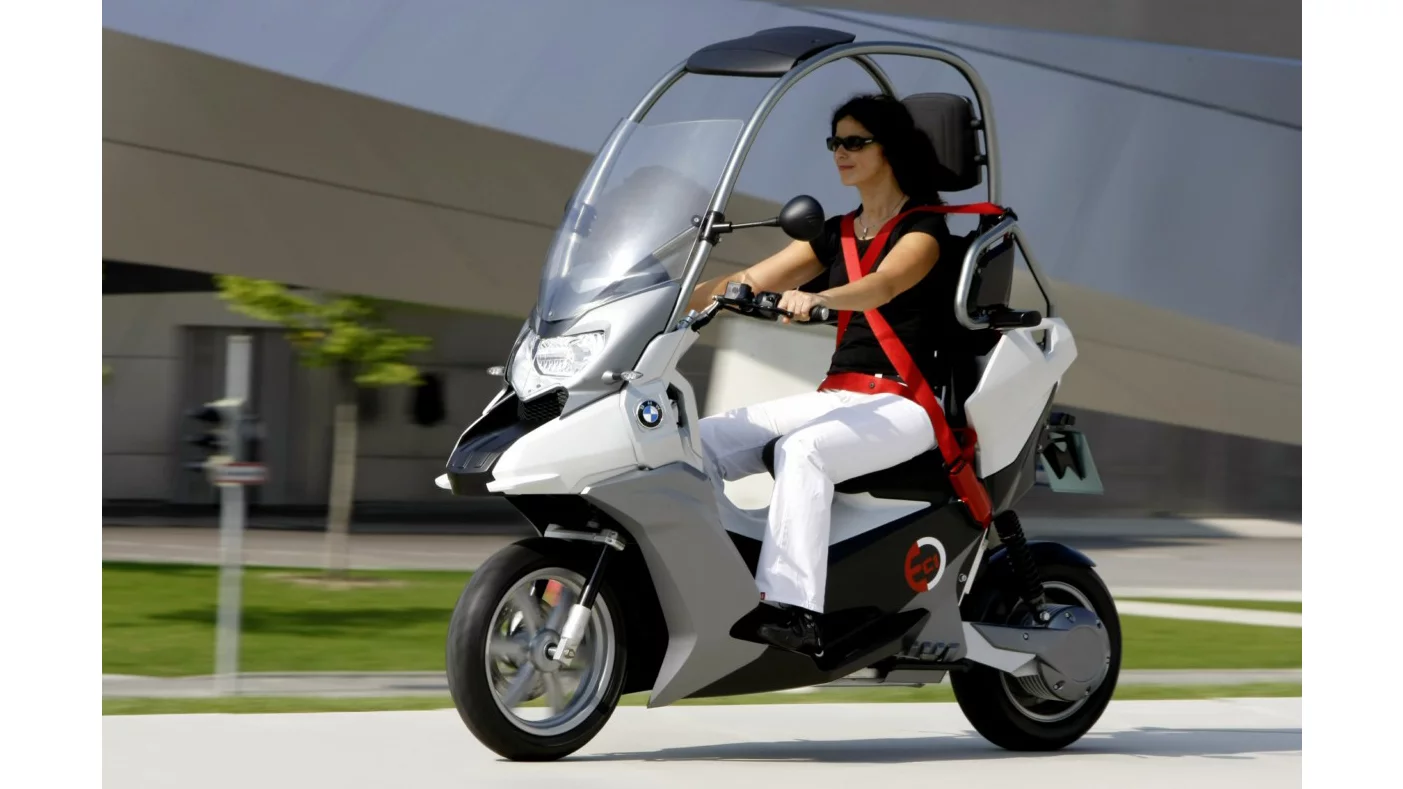 The BMW C1-E features a front-to-back roll cage and and impact-absorbing nose