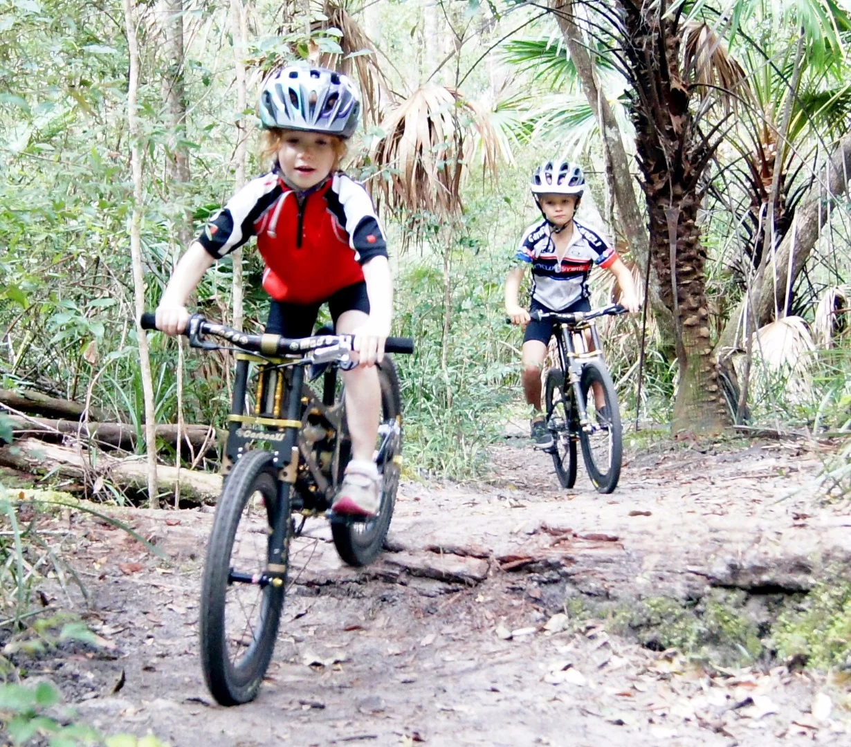 The Mad 6's fork offers 65 mm of travel, with the rear shock managing 50 mm