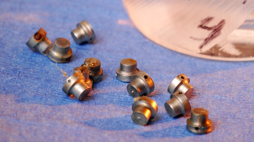 Coating titanium joint-replacement implants with clusters of a biologically inspired material could strengthen the connection between the implant and a patient’s own bone (Image: Gary Meek)