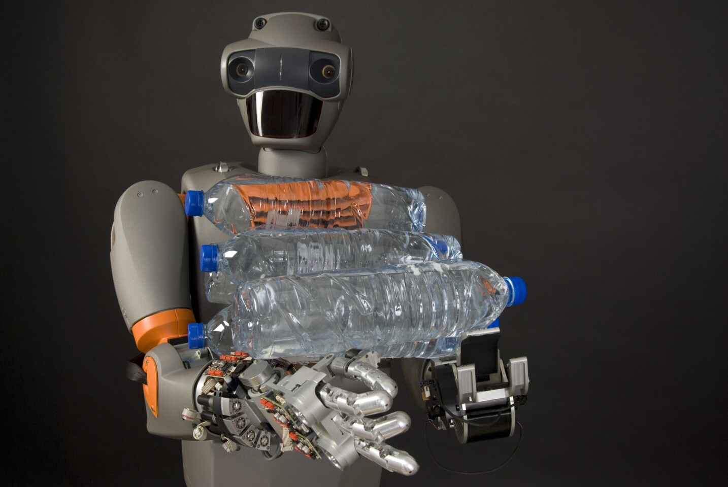 REEM-B was able to hold up to 12 kg (26 lb), making it one of the strongest humanoid robots ever built