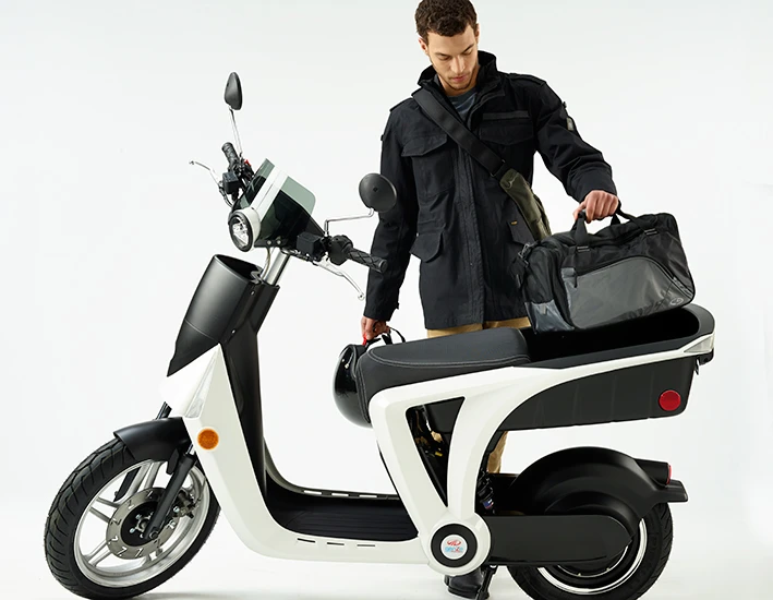 The GenZe 2.0 offers plenty of storage