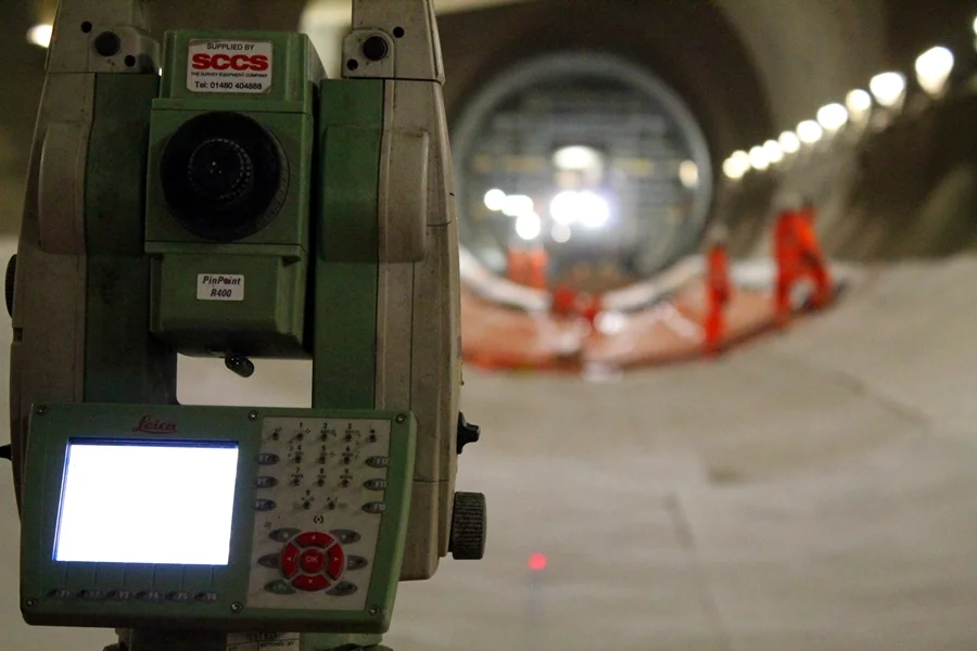 Surveying equipment in use at Farringdon (Photo: Stu Robarts/Gizmag)