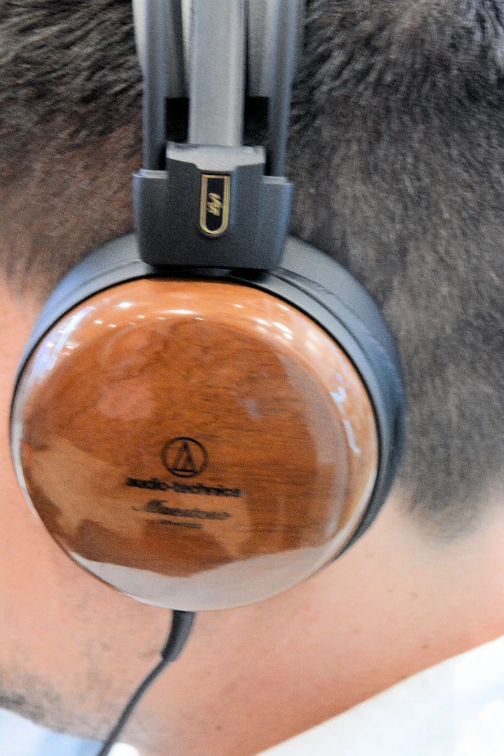 The music was output through a pair of maple-backed W1000z headphones