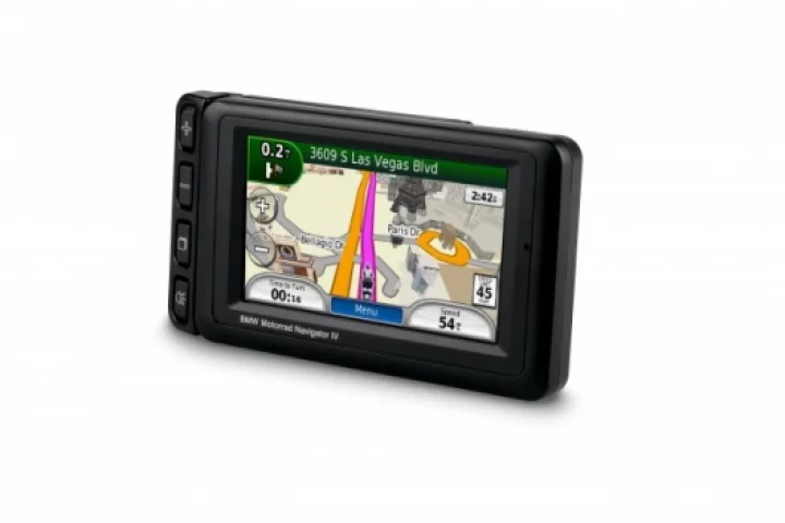 BMW Motorrad Navigator IV - 4.3-inch, 16:9 touchscreen with big buttons to accommodate gloved hands