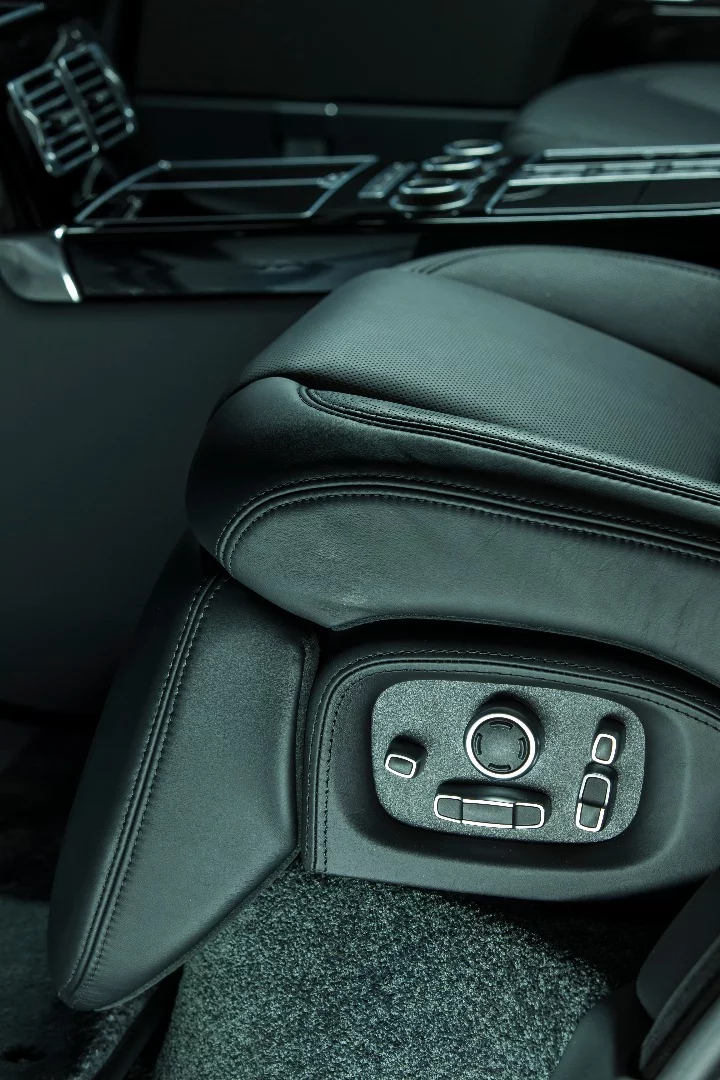 The chairs are finished in special quilted leather