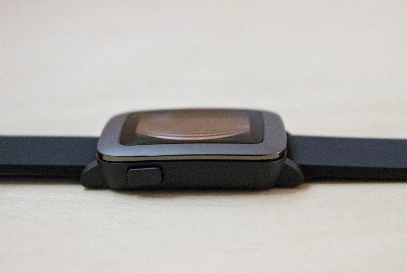 Pebble Time doesn't have an overly thick profile