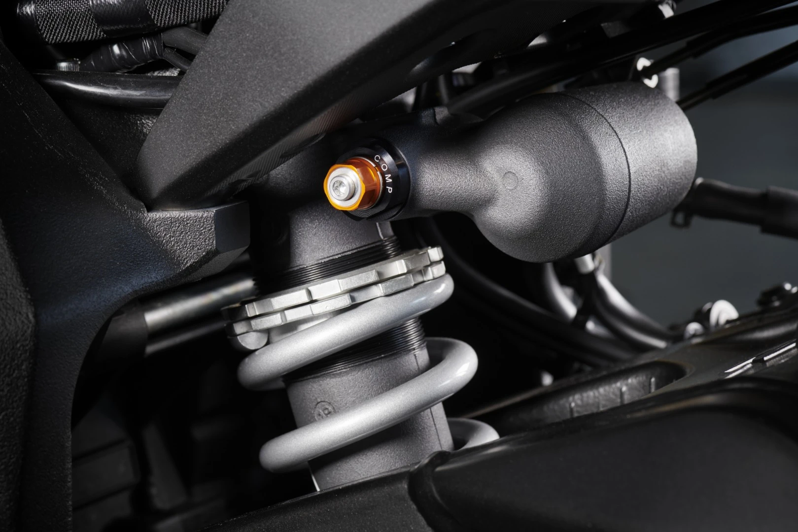 Fully adjustable rear shock