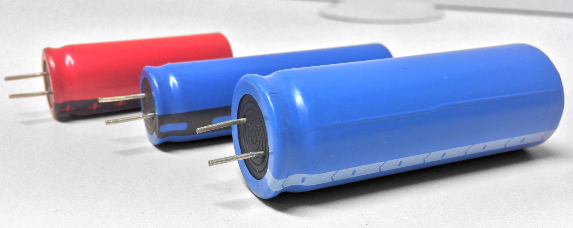 Toomen's high-density hybrid power capacitors offer the density of lithium batteries, but with much greater charge and discharge rates, a massive range of safe operating temperatures, enormous lifespans and no danger of explosion