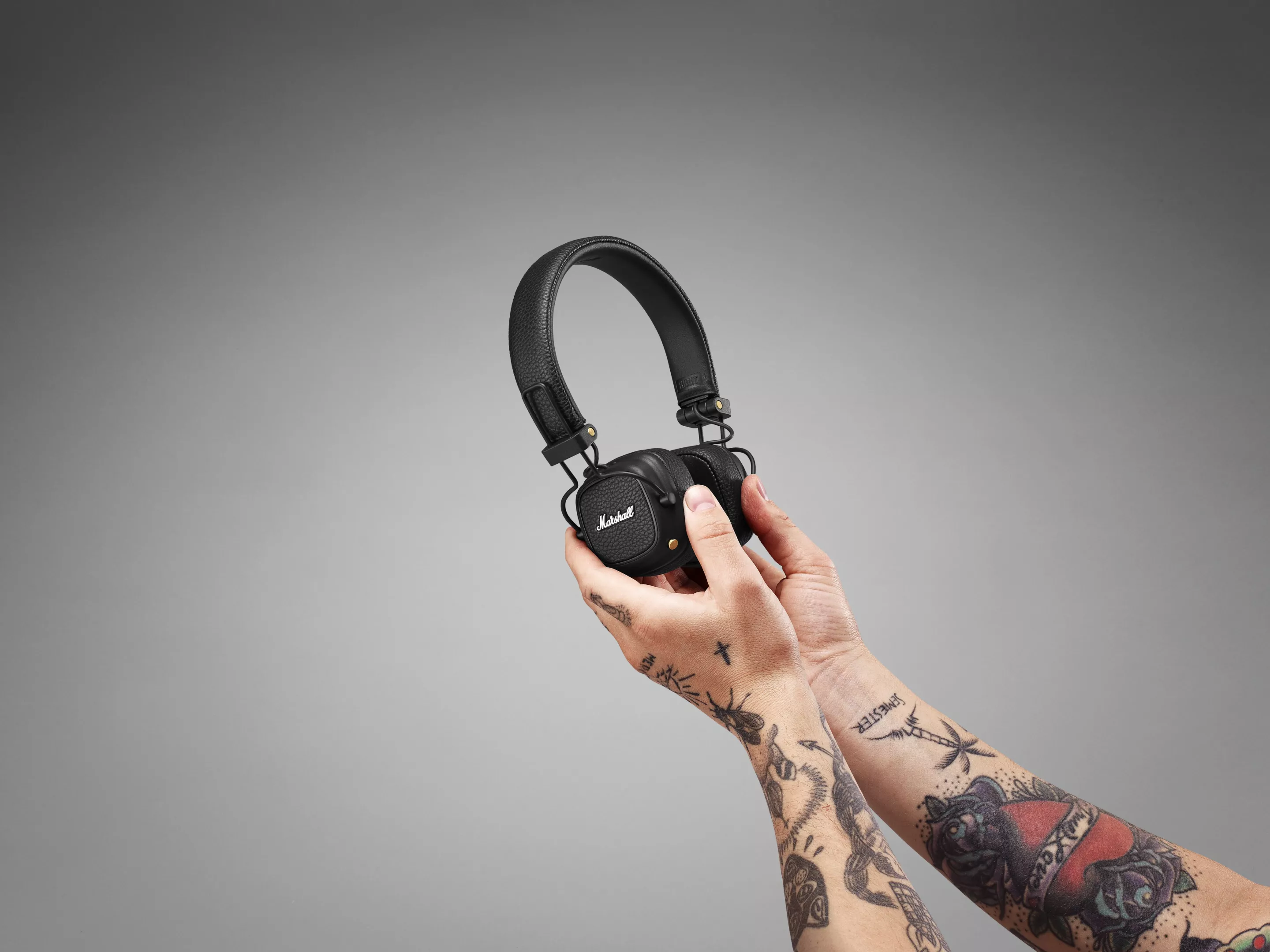 The Marshall Major III Voice headphones weigh in at 6.42 oz