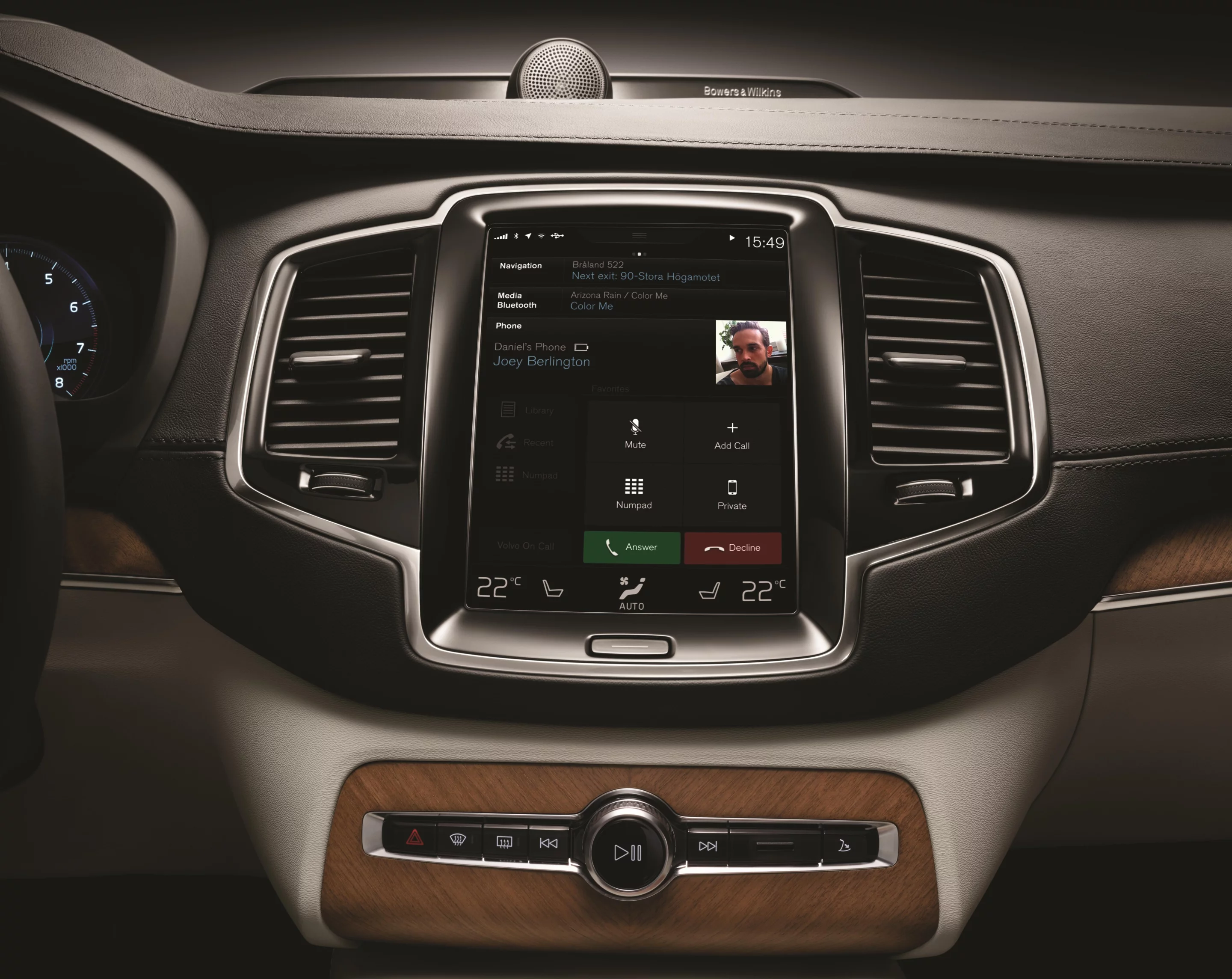 Apple CarPlay allows smooth integration of Lightning-equipped Apple devices into the car