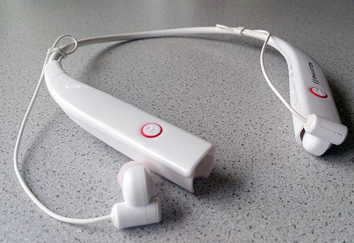 Gizmag review for the Phiaton BT 100 NC earphones