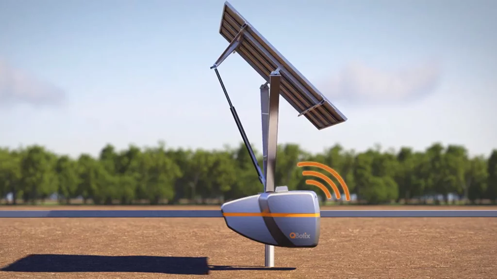 The "Solbot" optimizes the orientation of the solar panel in relation to the sun